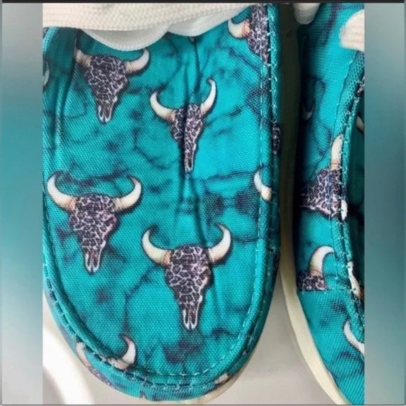 Fashion Sneakers - Lightweight Turquoise Cow Skull Print - Picture 3 of 4